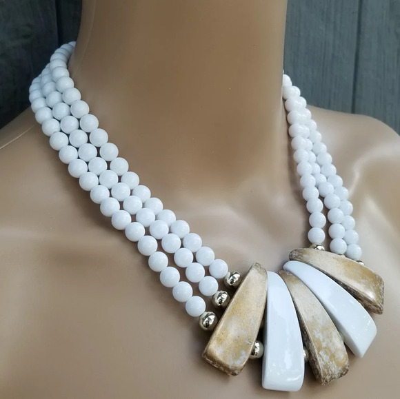 VINTAGE GOLDTONED & WHITE BAR PENDANTS & BEADED COLLAR STATEMENT NECKLACE - Picture 2 of 6